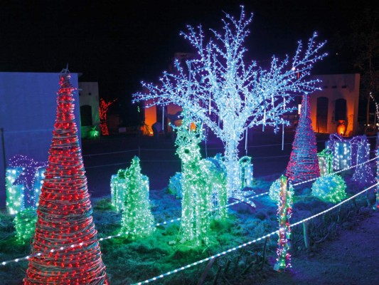 Árboles, renos y figuras alusivas a la época son parte de la decoración en la Villa de Navidad dispuesta por la Alcaldía Municipal de Tegucigalpa<br/>