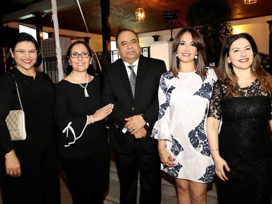 Rosemonde Abedrabbo junto a los distinguidos invitados al coctel de FUNHOCAM (fotos: Héctor Hernández)