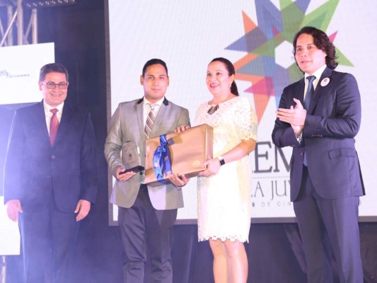 Gobierno reconoce logros de jóvenes hondureños