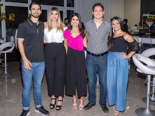 Jorge Rodríguez, Andrea Gabrie, Gabriela Alvarado, Roberto Ferrufino y Daniela Alvarado. Foto: Daniel Madrid