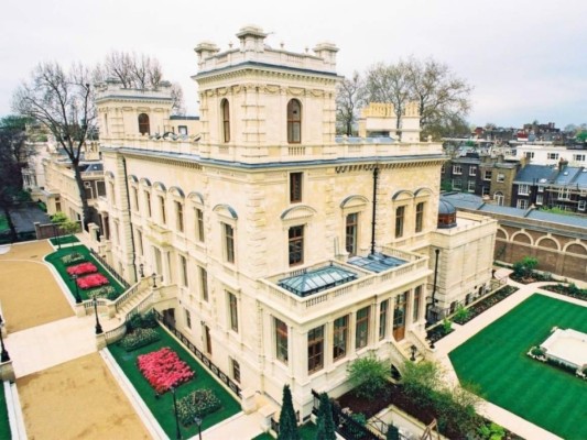 Entre sus propiedades más famosas están las casas de 18-19 tiene toda una historia ya que la construcción de las dos villas adosadas comenzó en 1845, y su estilo de palacio italiano donde las secciones de las paredes se construyeron con piedra sobrante del nuevo Palacio de Westminster, trabajo que se completó en abril de 1847.