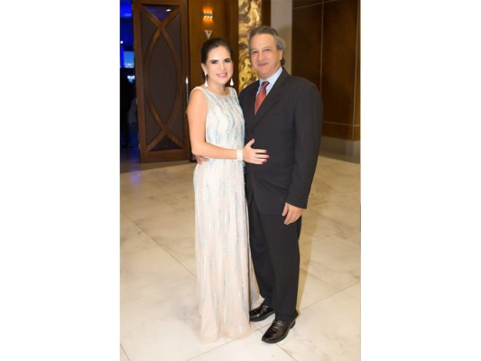 Guillermo Orellana y Giordanna Kafati festejan su boda