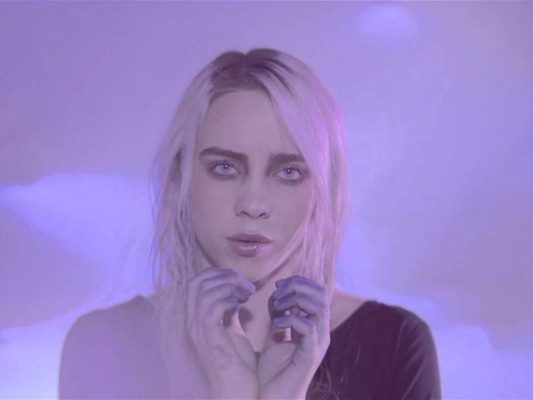 En octubre de 2015 grabó la canción Ocean Eyes, escrita por su hermano para su banda. Billie la envió a su profesora de baile, quien la ayudó con la coreografía.
