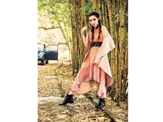Los summer dresses ATRAPAN los colores y todo el ENCANTO de la cálida temporada. DISEÑOS románticos y de claros aires bohemios.<br/>