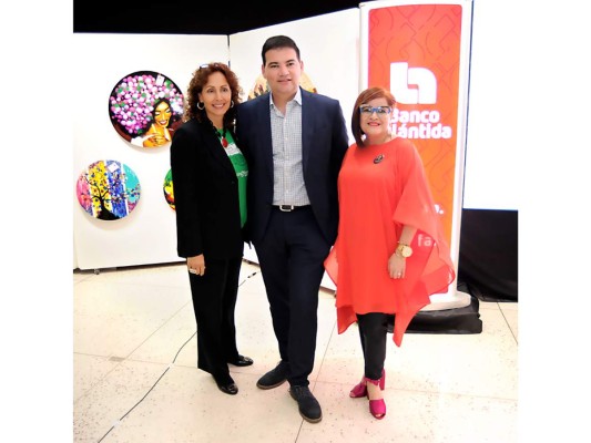 Exposición: 'Transformando Sonrisas' en Banco Atlántida