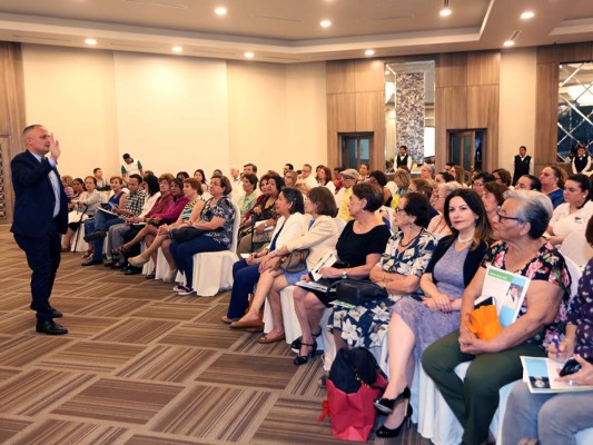 Especialistas de la salud del Baylor St. Luke´s imparten conferencias  