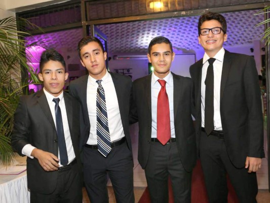 Los quince años de Abigail Andino Espinosa