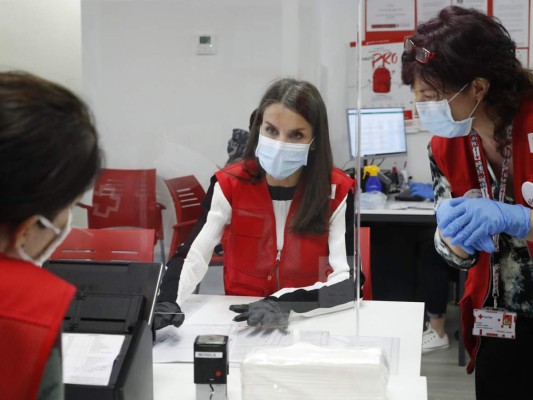 Reina Letizia ejerce como voluntaria de la Cruz Roja   