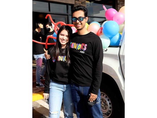Seniors de DelCampo School inician año escolar