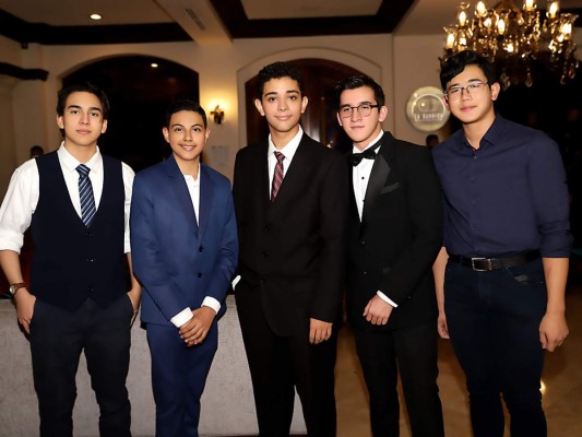 Ian Hernández, Mauricio Valerio, Sebastián Reyes, Jorge Pineda y Jimmy Tsai Tan