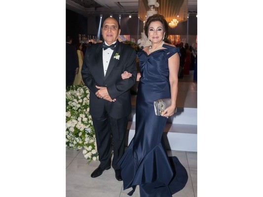 Farid Handal y Mónica Hernández celebran su boda eclesiástica  