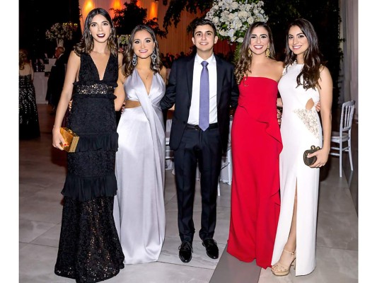 Lucía Chicas, Natalia, Yamal, Annie y Andrea Andonie.