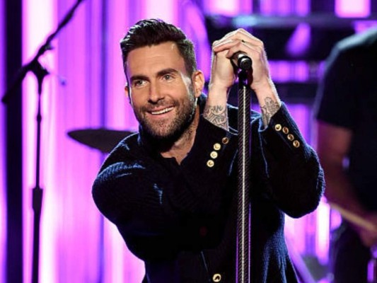 Adam Levine es hijo de Fred Levine, dueño de M. Fredric, una cadena de multitiendas de ropa al por menor muy exitosa en EEUU.