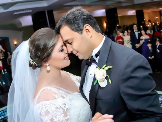 La boda de Mónica Facussé y Yassir Nieto  