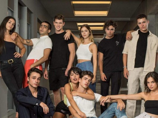 Élite: Temporada 4. <br/>A pesar de que nos despedimos de la mayor parte del elenco anterior, la serie viene con nuevos rostros que seguramente nos mantendrán entretenidos sobre lo que pasa en Las Encinas. Se estrena el 18 de junio. <br/>