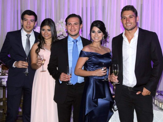 La boda de Ana Cecilia Heredia y Johnny Sikaffy