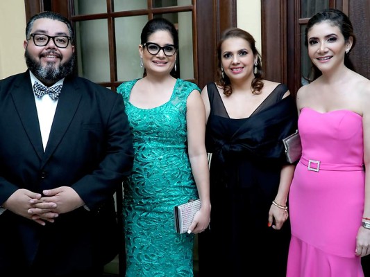 Christian Guevara y Yamileth Hilsaca celebran su boda civil  