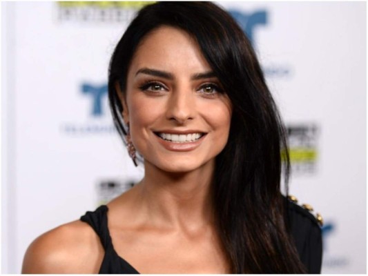 Aislinn Derbez presume sus 5 meses de embarazo   