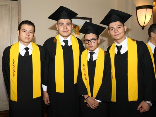 Firma de acta de Lincoln School generación 2017