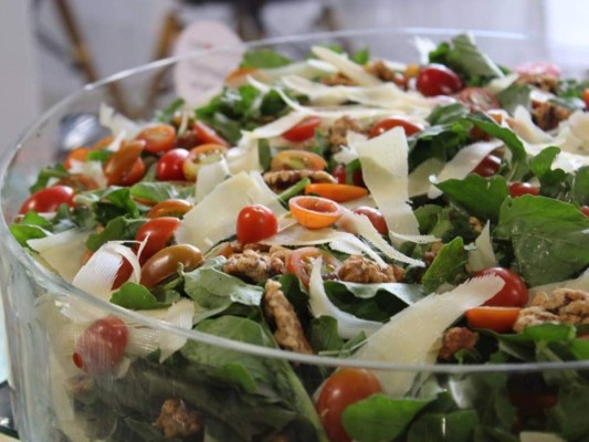 Café Honoré es un favorito para almorzar o para tomar un café por la tarde. Tienen una gran variedad de ensaladas y de platillos fuertes como salmón o pollo a la plancha.
