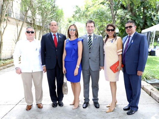 Fiesta de independencia en la Embajada Americana