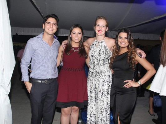 Acosa inaugura megatienda en San Pedro Sula  