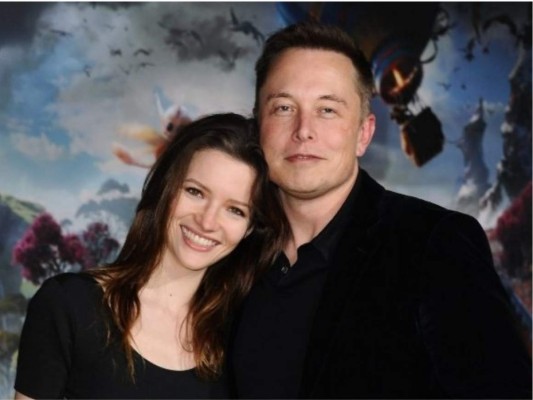 Elton Musk y Tabulah Riley se casaron en el 2010 sin embargo su matrimonio solo duró dos años, para volverse a casar en el 2013 y divorciarse en el 2016