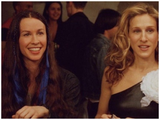 Carrie sale con Mark, un hombre bisexual quien durante la tercera temporada del programa mientras estaba en una fiesta con Mark, conoce a Dawn, interpretada por Morrissette.