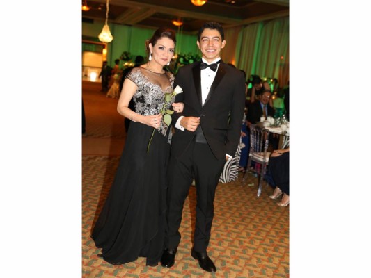 Juan José y Gabriela Mondragón