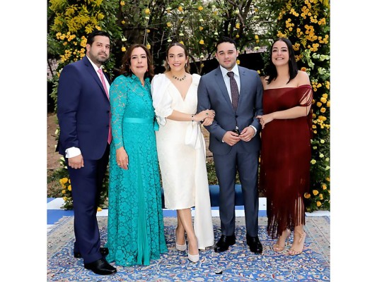 Bernardo, Liliana, Angela Andrea Andonie con Rafael Zelaya