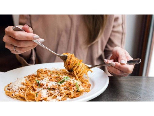 Comer pasta no engorda, según estudios