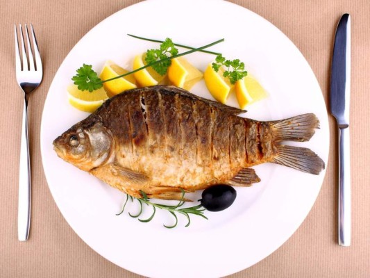 CONSUME COMPLEJO B. Los efectos del cansancio y el estrés se hacen evidentes en la piel del rostro, para evitarlo es recomendable consumir complejo B o alimentos que lo contengan como mariscos tales como las almejas, mejillones y cangrejos, peces y carne de res.