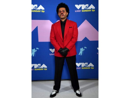 Weeknd. No todos los fans estaban encantados con el atuendo de los 80No y estaban asombrados por su rostro maltratado