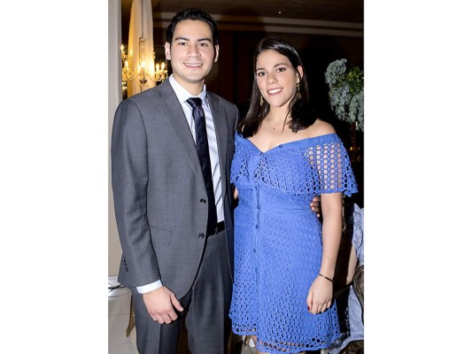 Joaquín Echeverrí y Adriana Hawit se casan por lo civil  