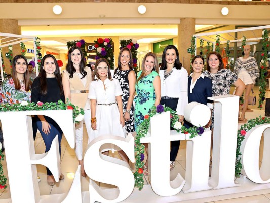 El equipo y marcas patrocinadoras que hicieron posible el Fashion Flower Fest (Fotos: Hector Hernández)