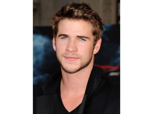 Pequeños y expresivos son los ojos de Liam Hemsworth