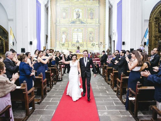 Christian y Carol celebran romántica boda