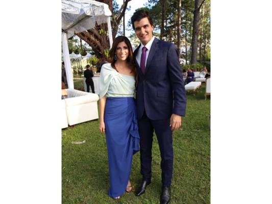 José Jarquín y Julissa Ustariz celebran fiesta nupcial