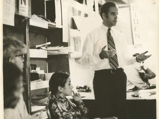 Al recibir el título de Juris Doctor, Biden regresó a Delaware con su esposa. Comenzó a trabajar como abogado y en 1969 compitió como demócrata para ser consejero del condado de New Castle. Aunque el condado era históricamente conservador, Biden fue elegido para el cargo que desempeñó entre 1970 y 1972.