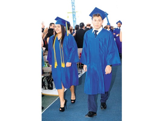 La graduación de los seniors 2016 de Macris School