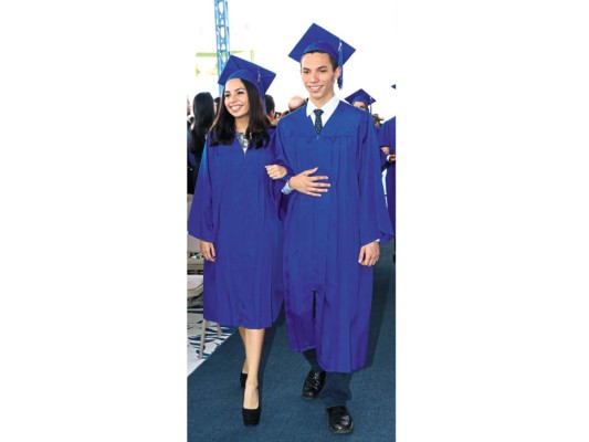 La graduación de los seniors 2016 de Macris School