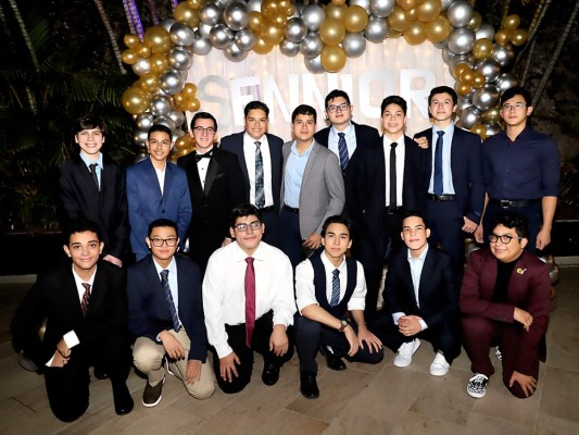 Seniors 2022 de Elvel School celebra tradicional cena