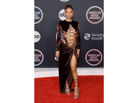 Los looks de los American Music Awards 2021