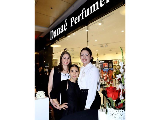 Inauguración de Danaé Perfumería