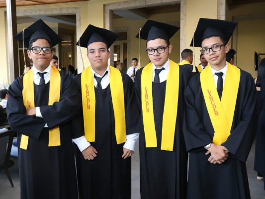 Firma de acta de Lincoln School generación 2017