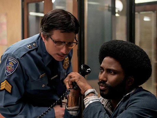Infiltrado en el KKKlan, comedia y basado en una historia real, ganó el Gran Premio del Jurado en el pasado Festival de Cannes. Son los años 70 y un policía de color John David Washington, consigue infiltrarse en el Ku Klux Klan