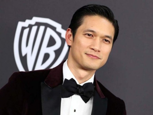 3. También Harry Shum Jr. Uno de los personajes más longevos Tuiteó: “Orando”. <br/>