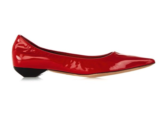 Zapatillas acolchada, tacón bajo y a los lados elásticos de Lanvin.