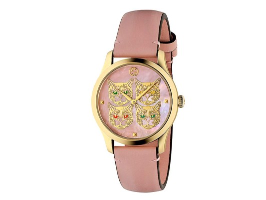 Reloj de cuero rosa, acero inoxidable dorado, con esfera rosa de nácar adornado con cuatro divertidos gatos con ojos multicolores by Gucci<br/>