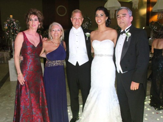 Memorable recepción de la boda de Ivanna Molina y Jon Tye